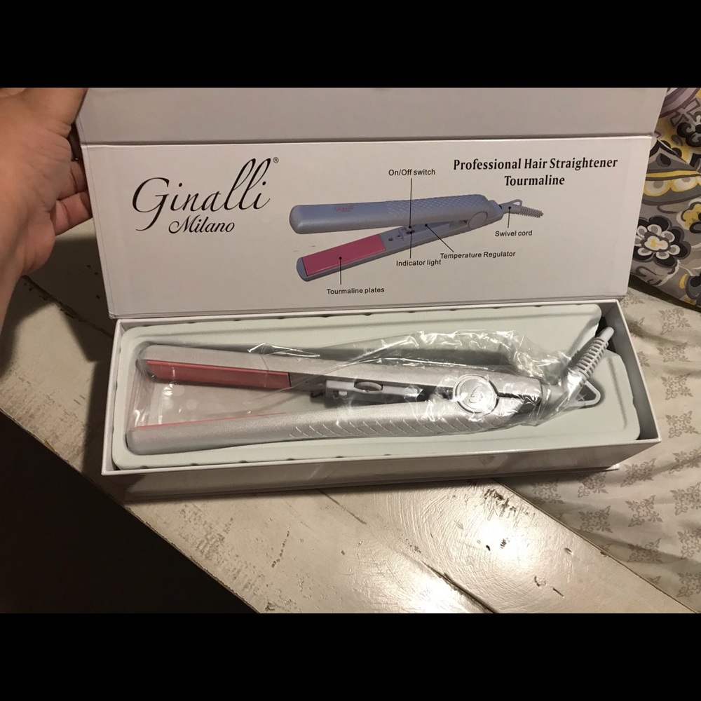 Brand new in box Straightener